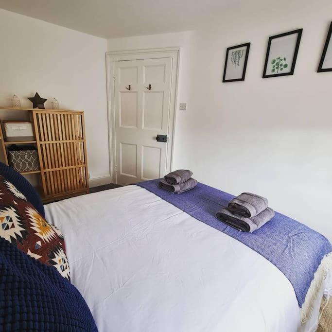 Eldon Row - Stylish Character Apartments - Central Location 1 & 2 Bed Available Dolgellau Exteriér fotografie