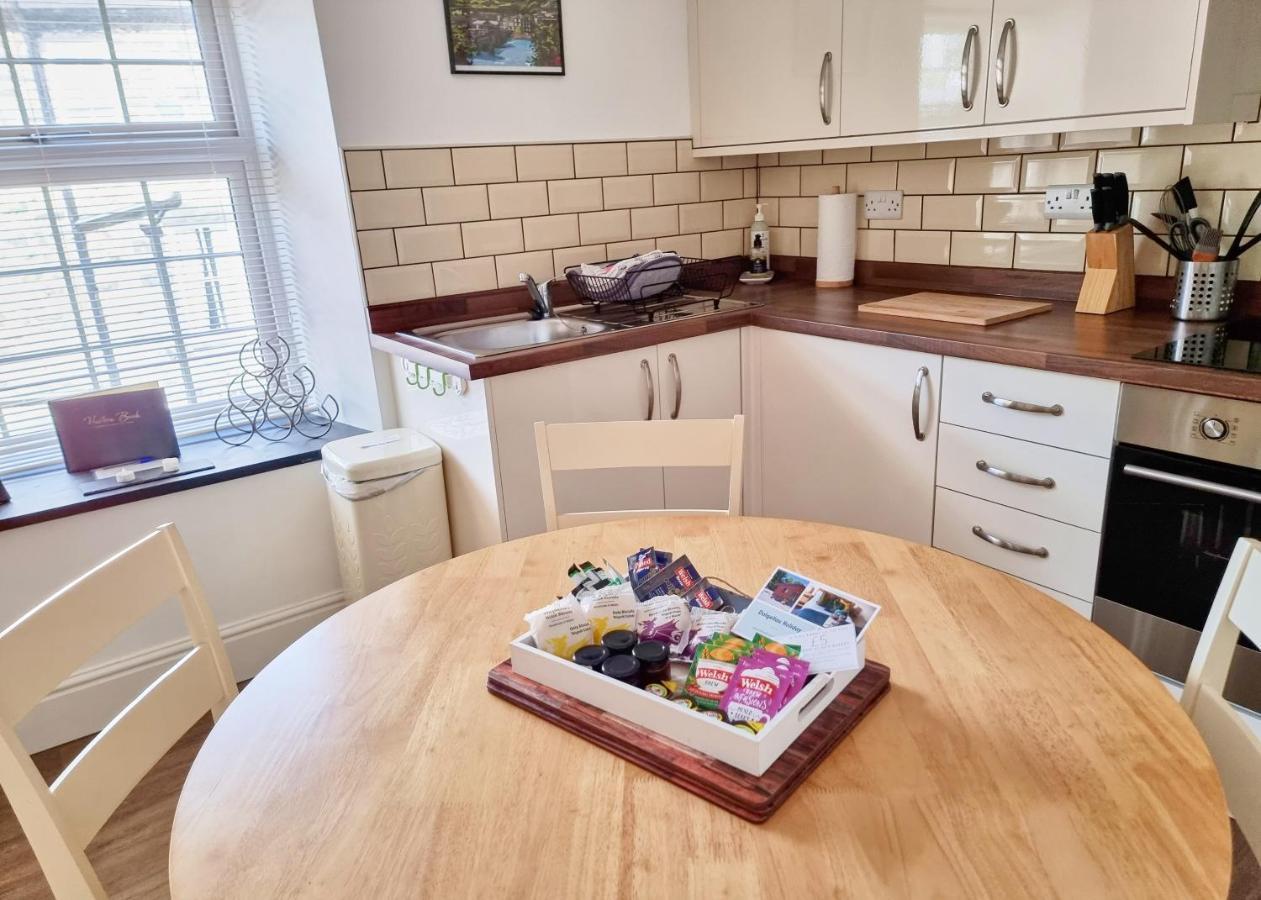 Eldon Row - Stylish Character Apartments - Central Location 1 & 2 Bed Available Dolgellau Exteriér fotografie